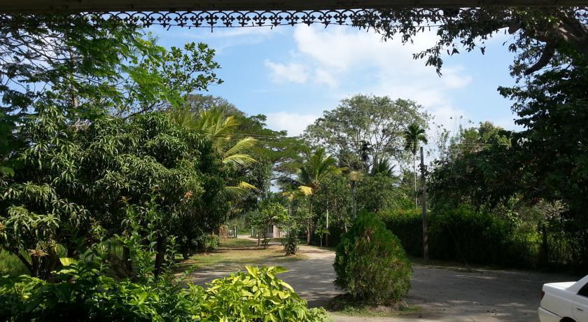 Hansika Guest Inn Buttala ภายนอก รูปภาพ