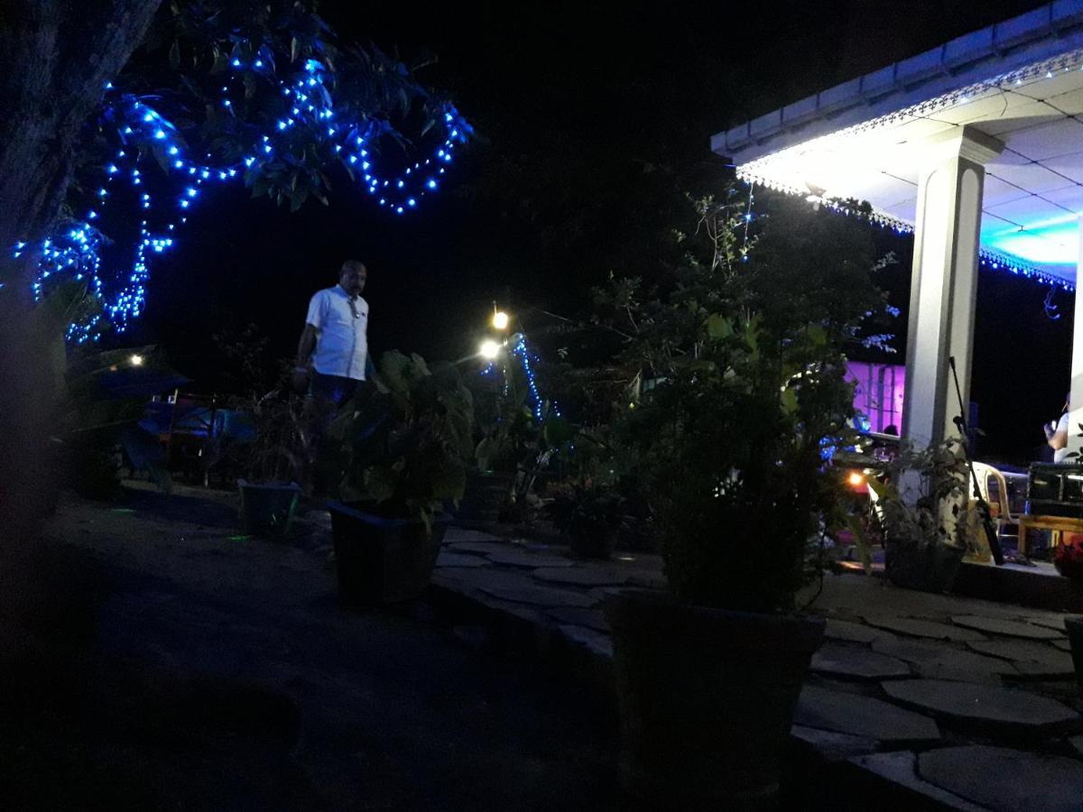 Hansika Guest Inn Buttala ภายนอก รูปภาพ